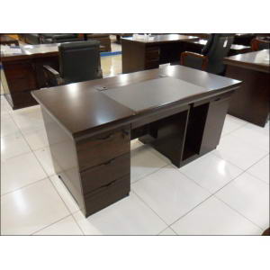 办公桌、办公椅